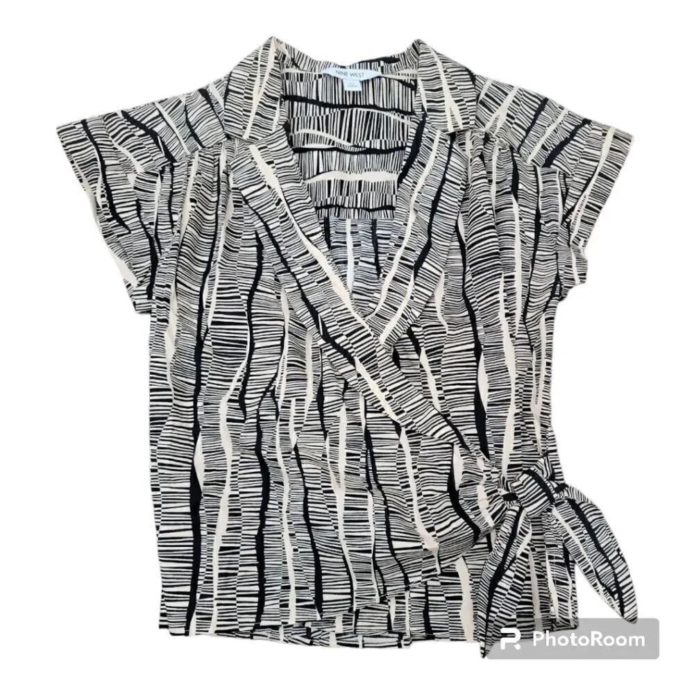 Nine West Structured Utility Wrap Blouse Short Sleeve Cream & Black Size XS